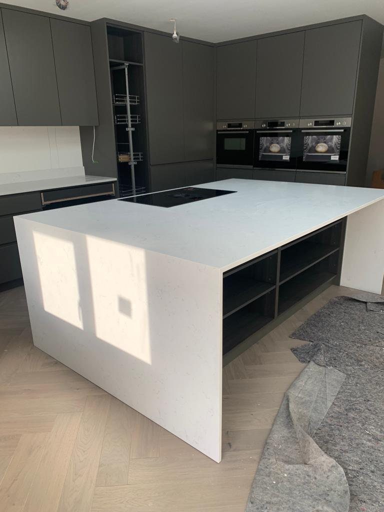 Kitchen island with quartz worktop