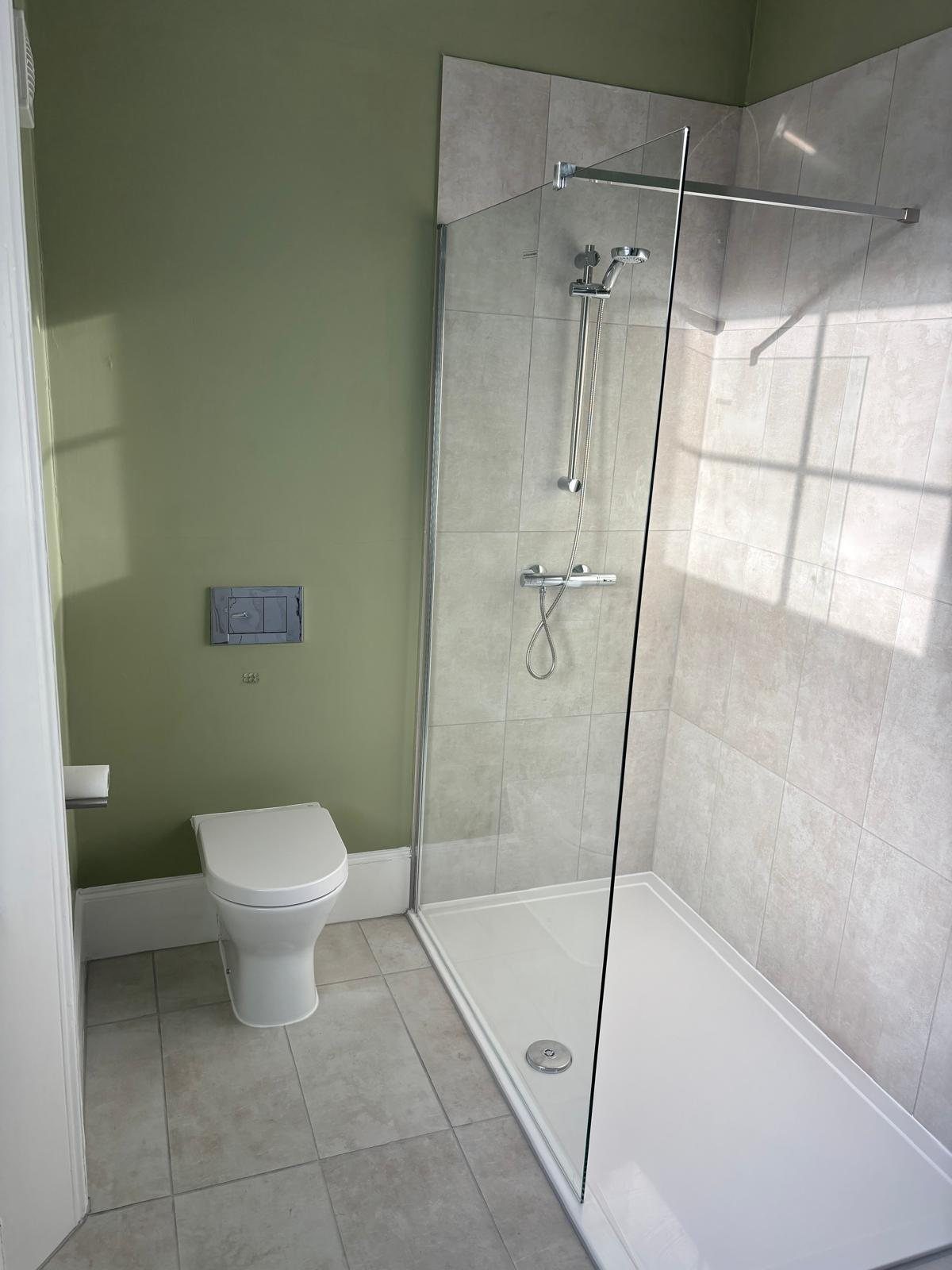 Walk-in shower room